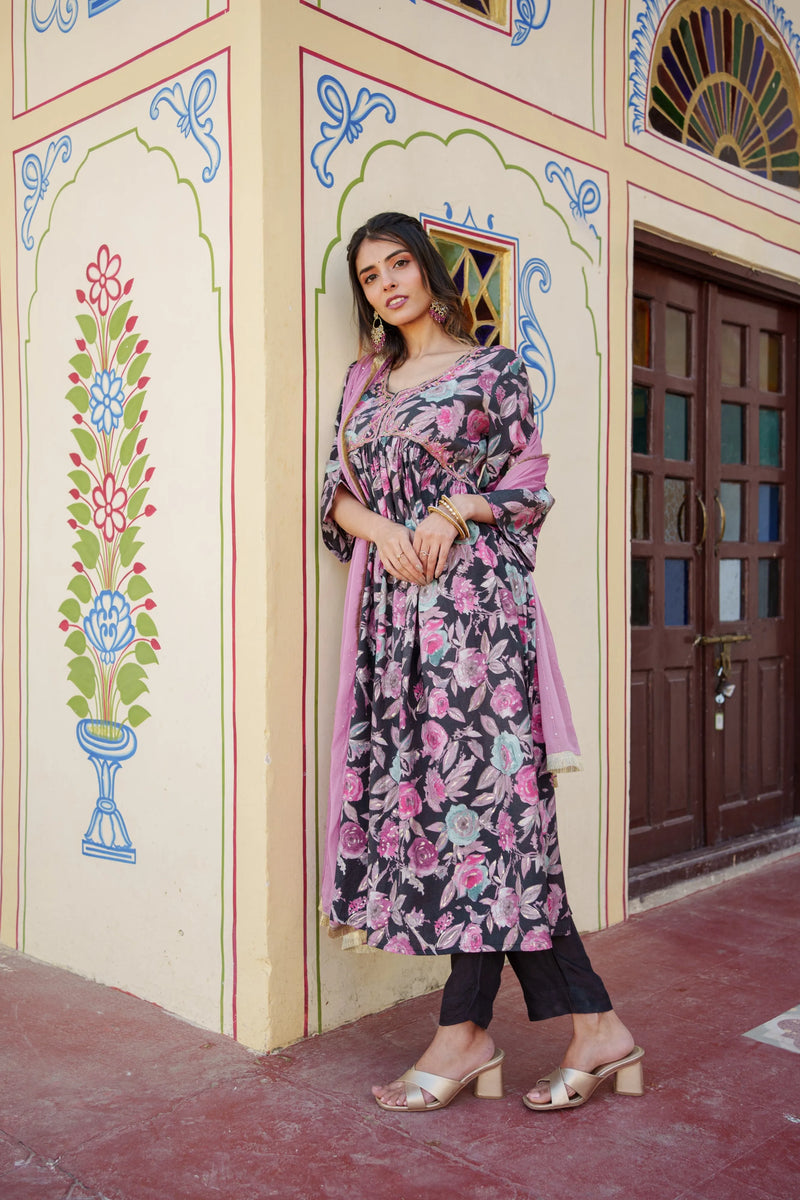 Women Muslin Kurta With Bead Work Embroidery Solid Bottom & Dupatta Set (Set of 5 Pc)