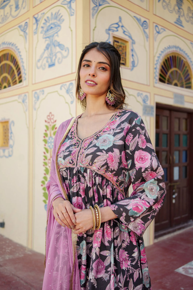 Women Muslin Kurta With Bead Work Embroidery Solid Bottom & Dupatta Set (Set of 5 Pc)