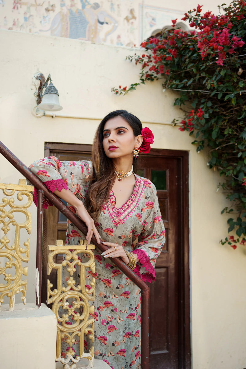Women Kurta With Embroidered Neckline & Bottom Set (Set of 5 Pc)