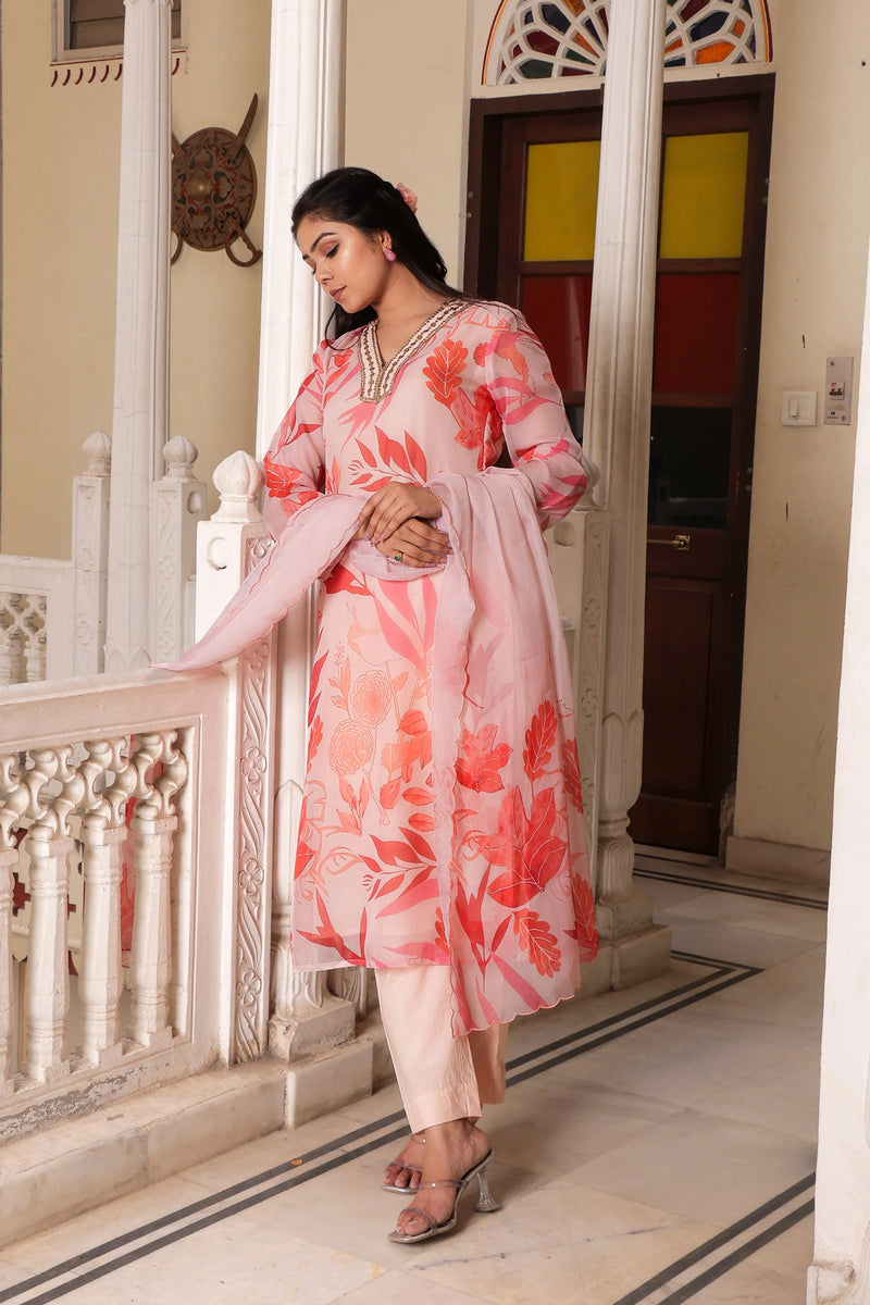 Peach Placement Print Collared Straight Suit Set With Solid Bottom & Printed Organza Cut Work Dupatta Set (Set of 5 Pc)