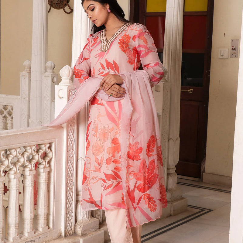Peach Placement Print Collared Straight Suit Set With Solid Bottom & Printed Organza Cut Work Dupatta Set (Set of 5 Pc)