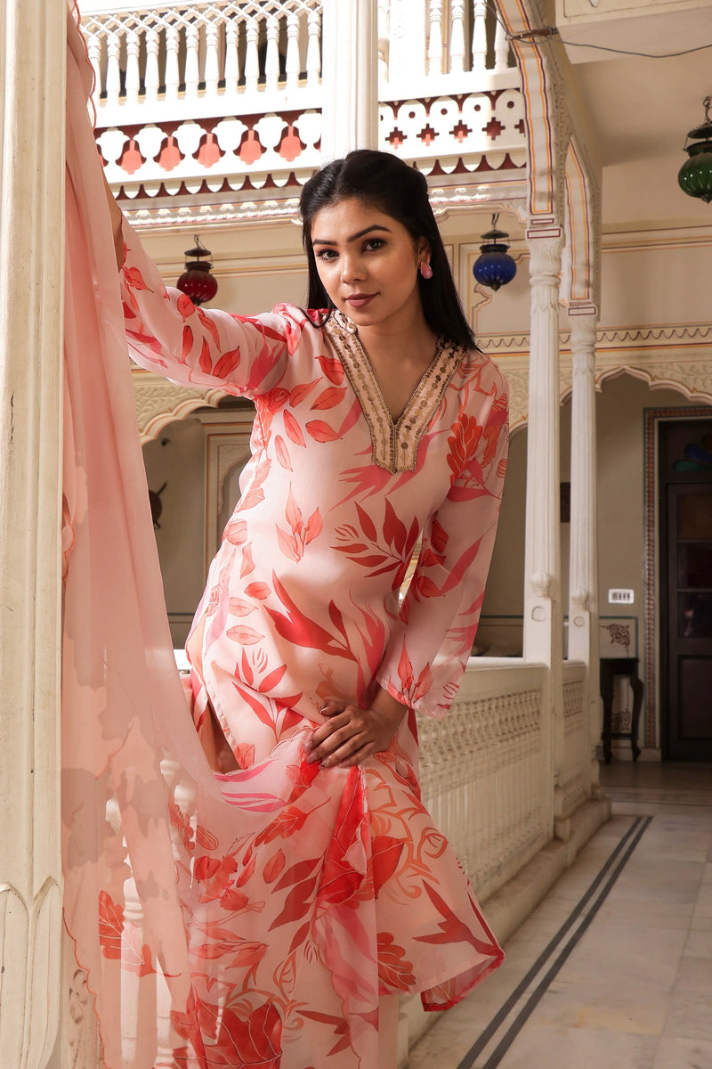 Peach Placement Print Collared Straight Suit Set With Solid Bottom & Printed Organza Cut Work Dupatta Set (Set of 5 Pc)