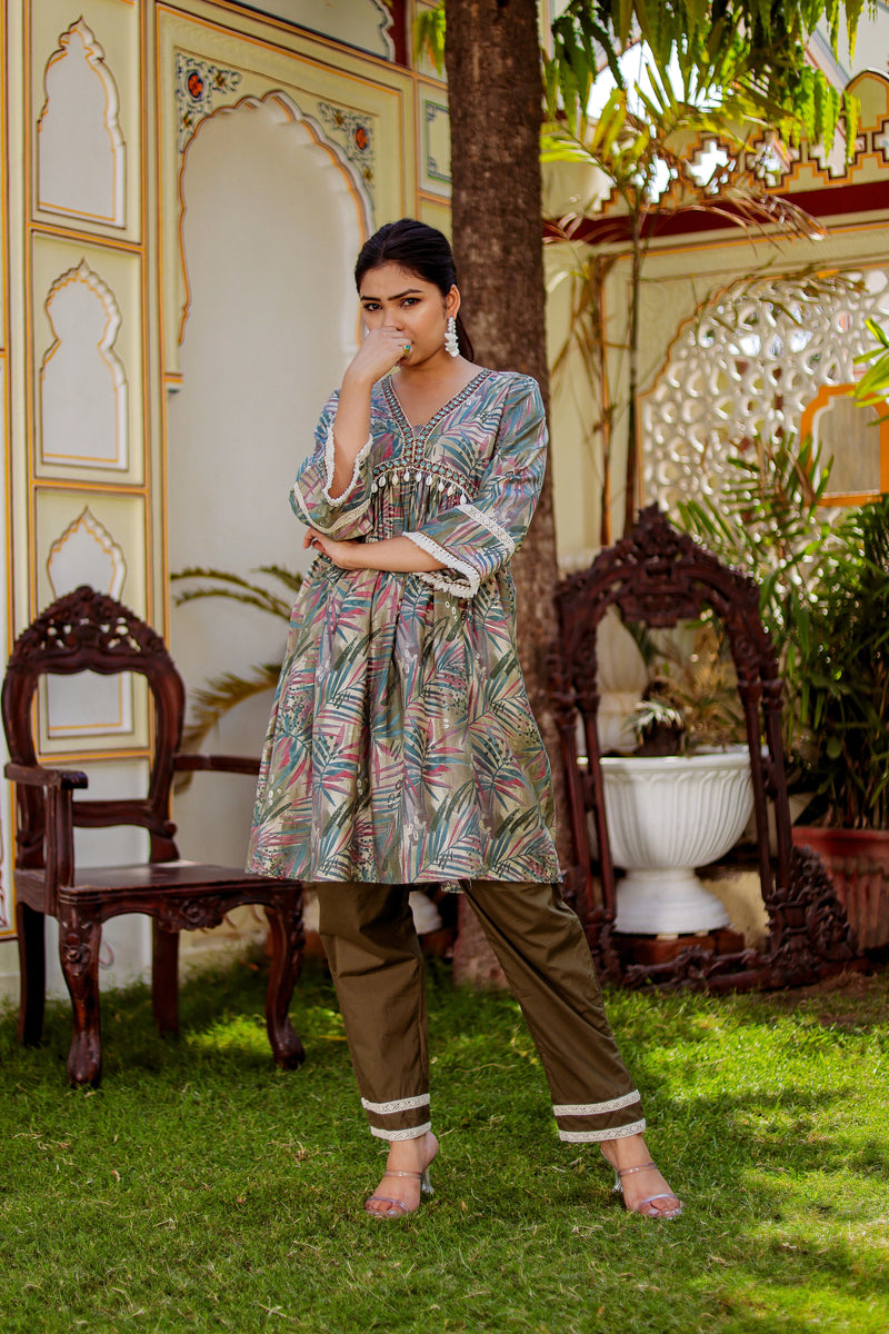 Alia Cut Co-ord Set With Embroidered Lace Border & Solid Bottom (Set of 5 Pc)