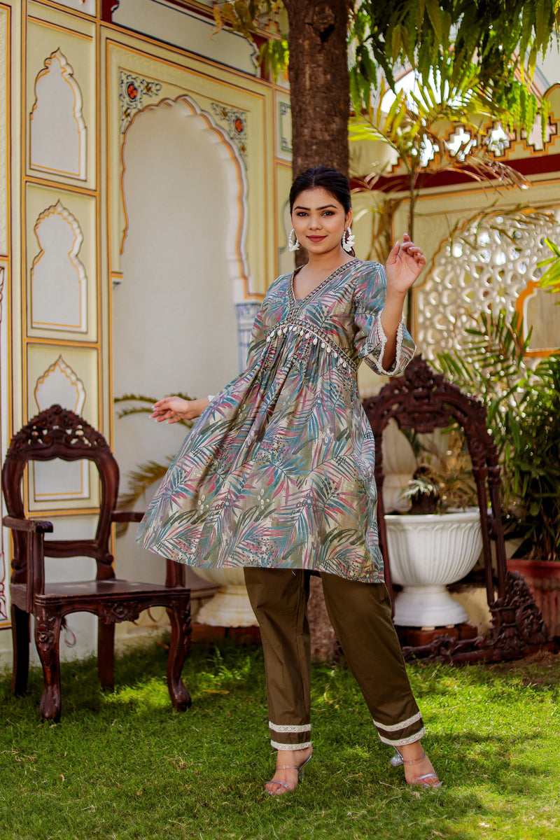 Alia Cut Co-ord Set With Embroidered Lace Border & Solid Bottom (Set of 5 Pc)