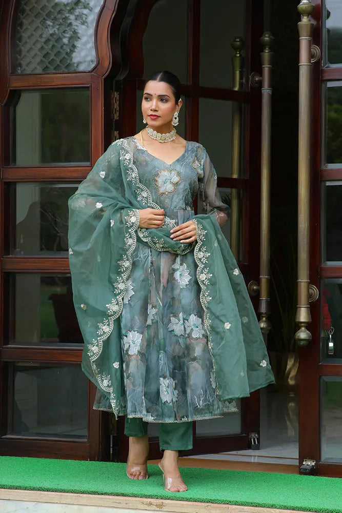 Women Embroidered Anarkali Kurta with solid pant & Dupatta (Set of 5 Pc)