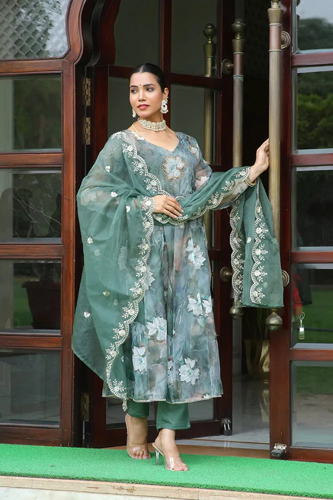 Women Embroidered Anarkali Kurta with solid pant & Dupatta (Set of 5 Pc)