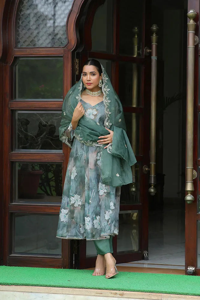 Women Embroidered Anarkali Kurta with solid pant & Dupatta (Set of 5 Pc)