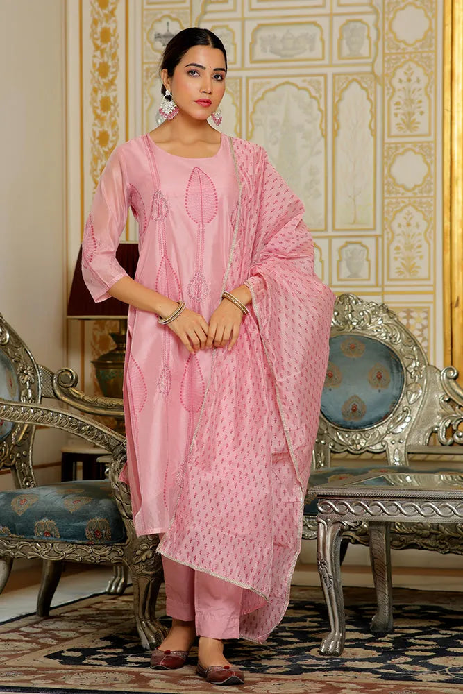 Women Pink Chanderi Block printed Embroidered kurta set with solid pants & dupatta (Set of 5 Pc)