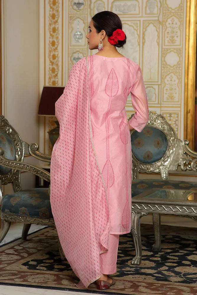 Women Pink Chanderi Block printed Embroidered kurta set with solid pants & dupatta (Set of 5 Pc)