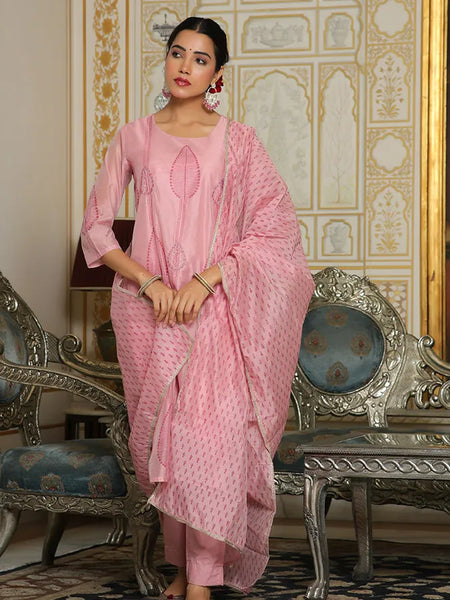 Women Pink Chanderi Block printed Embroidered kurta set with solid pants & dupatta (Set of 5 Pc)