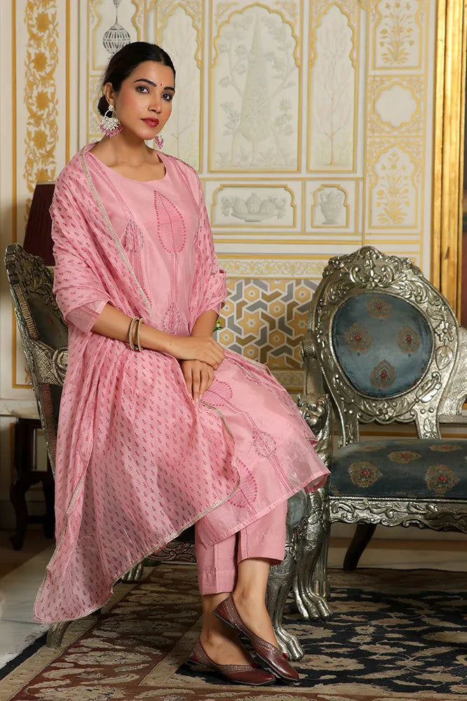 Women Pink Chanderi Block printed Embroidered kurta set with solid pants & dupatta (Set of 5 Pc)