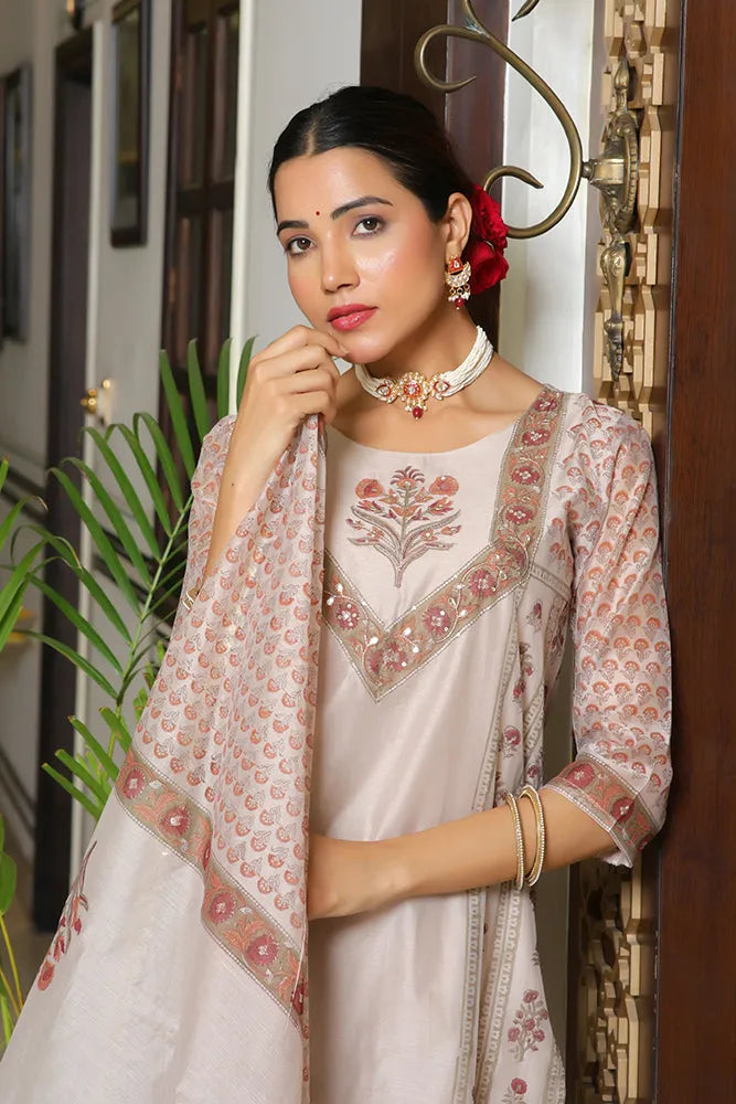 Women Grey Chanderi Block printed Embroidered kurta set with solid pants & dupatta (Set of 5 Pc)