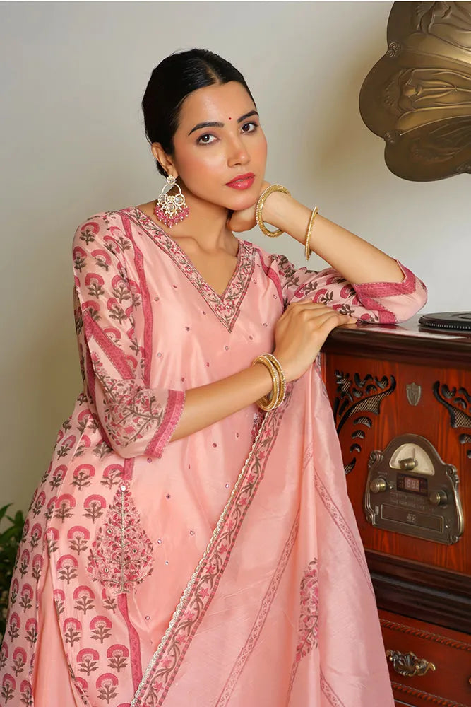 Women Orange Chanderi Block printed Embroidered kurta set with solid pants & dupatta (Set of 5 Pc)
