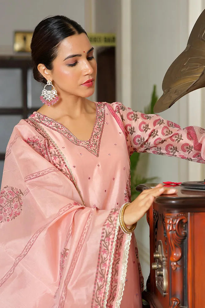 Women Orange Chanderi Block printed Embroidered kurta set with solid pants & dupatta (Set of 5 Pc)