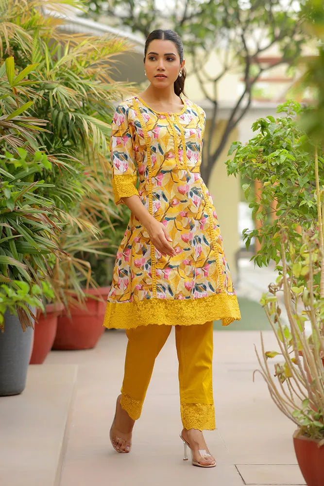 Women embroidered printed  kurta set with laced solid pants (Set of 5 Pc)