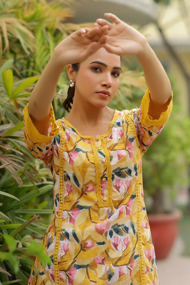 Women embroidered printed  kurta set with laced solid pants (Set of 5 Pc)