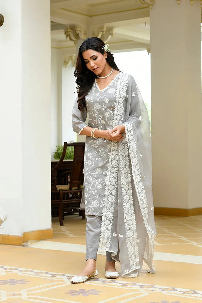 Women linen embroidered solid kurta set with solid pants & chiffon embroidered dupatta (Set of 5 Pc)