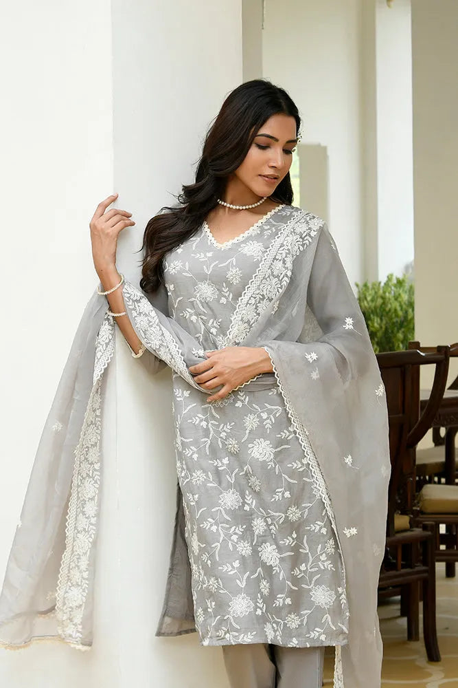 Women linen embroidered solid kurta set with solid pants & chiffon embroidered dupatta (Set of 5 Pc)