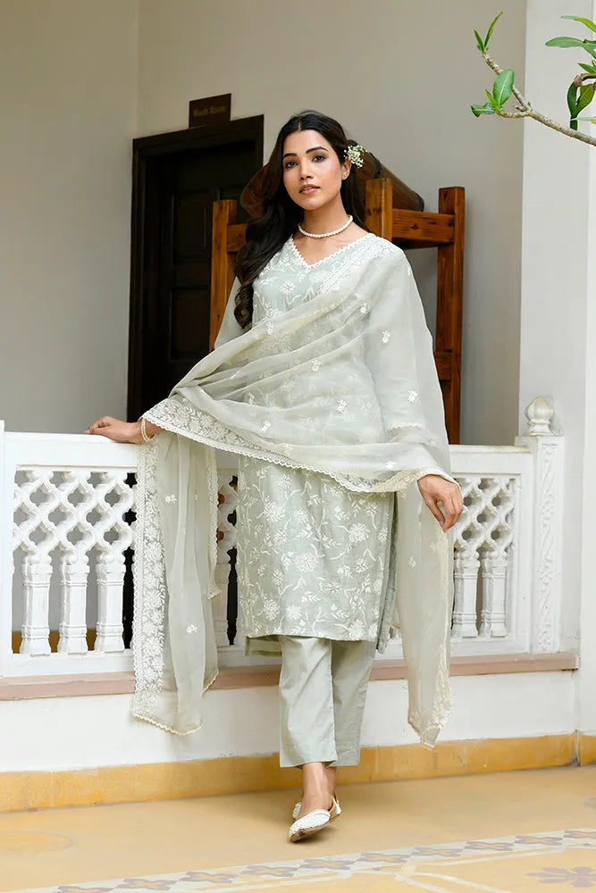 Women linen embroidered solid kurta set with solid pants & chiffon embroidered dupatta (Set of 5 Pc)