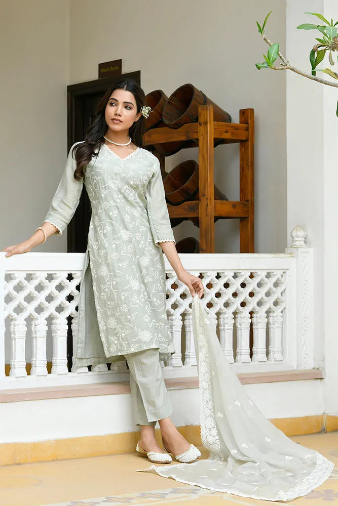 Women linen embroidered solid kurta set with solid pants & chiffon embroidered dupatta (Set of 5 Pc)
