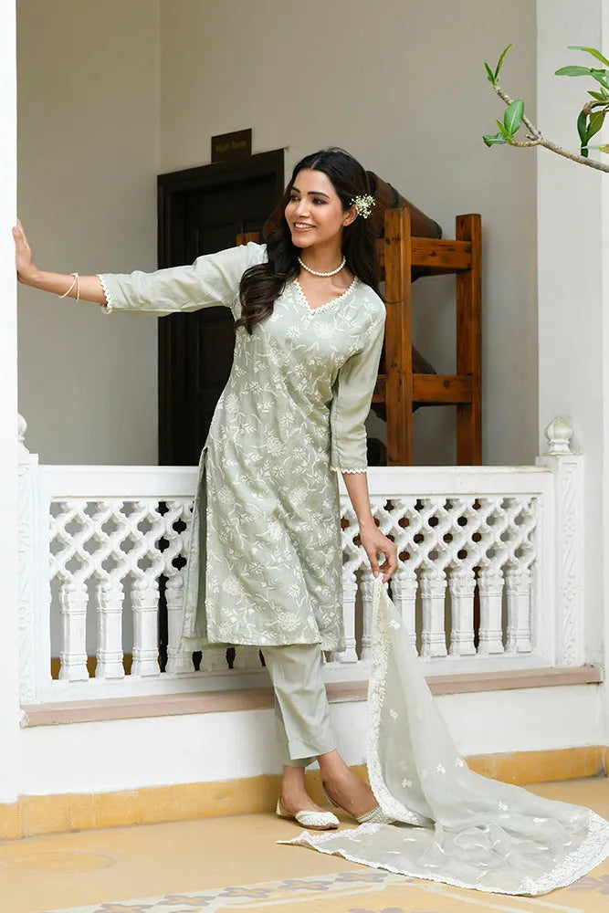 Women linen embroidered solid kurta set with solid pants & chiffon embroidered dupatta (Set of 5 Pc)