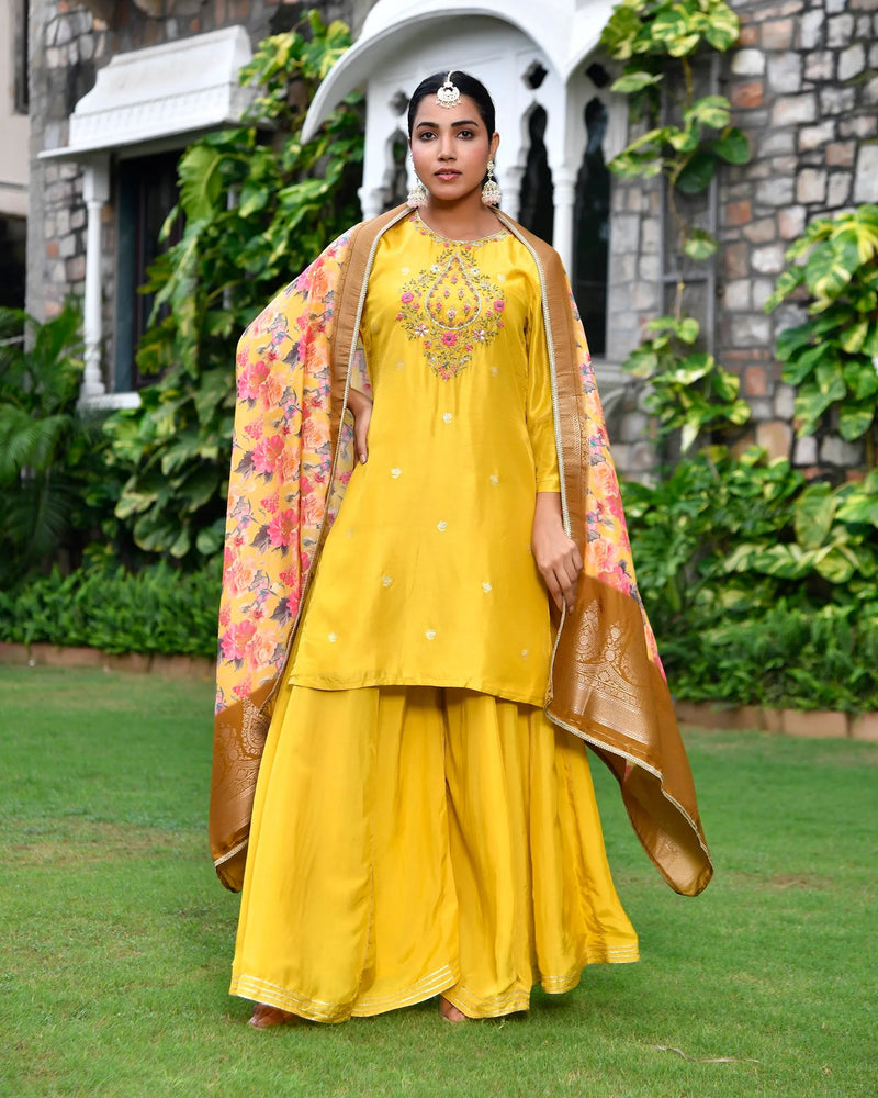 Women Silk Embroidered Sharara Set & Digital Printed Dupatta (Set of 5 Pc)