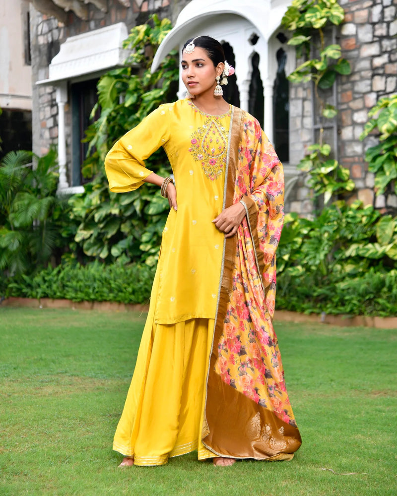 Women Silk Embroidered Sharara Set & Digital Printed Dupatta (Set of 5 Pc)