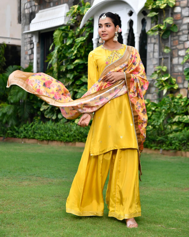 Women Silk Embroidered Sharara Set & Digital Printed Dupatta (Set of 5 Pc)