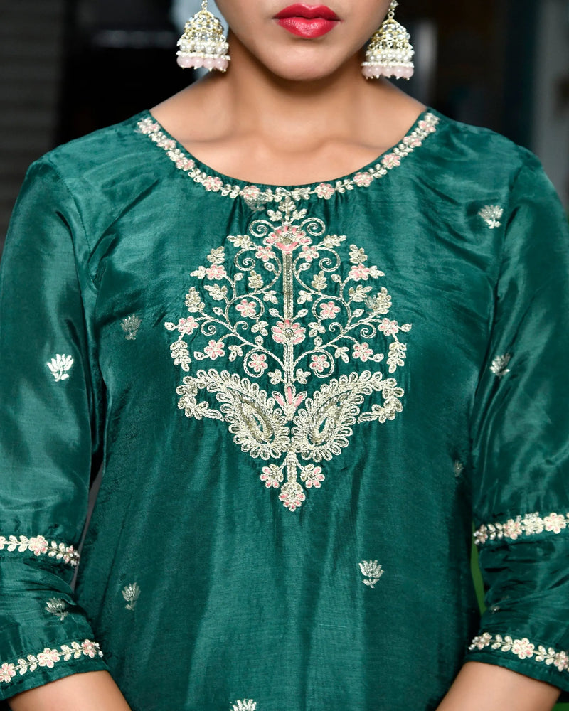 Women Silk Embroidered Pant Set & Digital Printed Dupatta (Set of 5 Pc)
