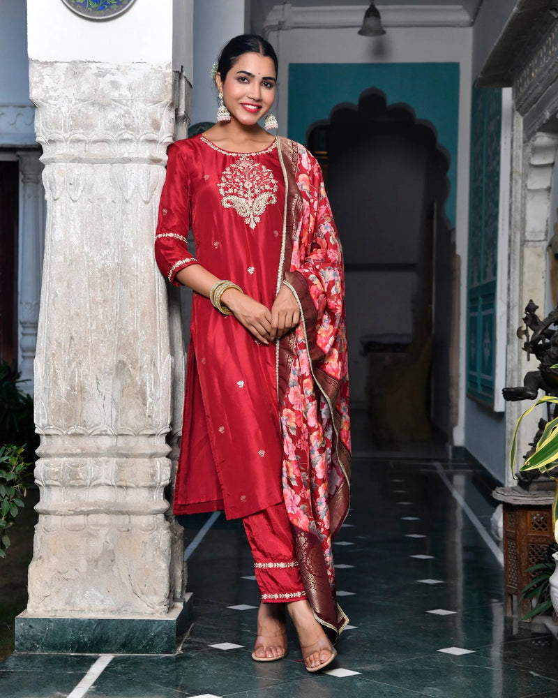 Women Silk Embroidered Pant Set & Digital Printed Dupatta (Set of 5 Pc)