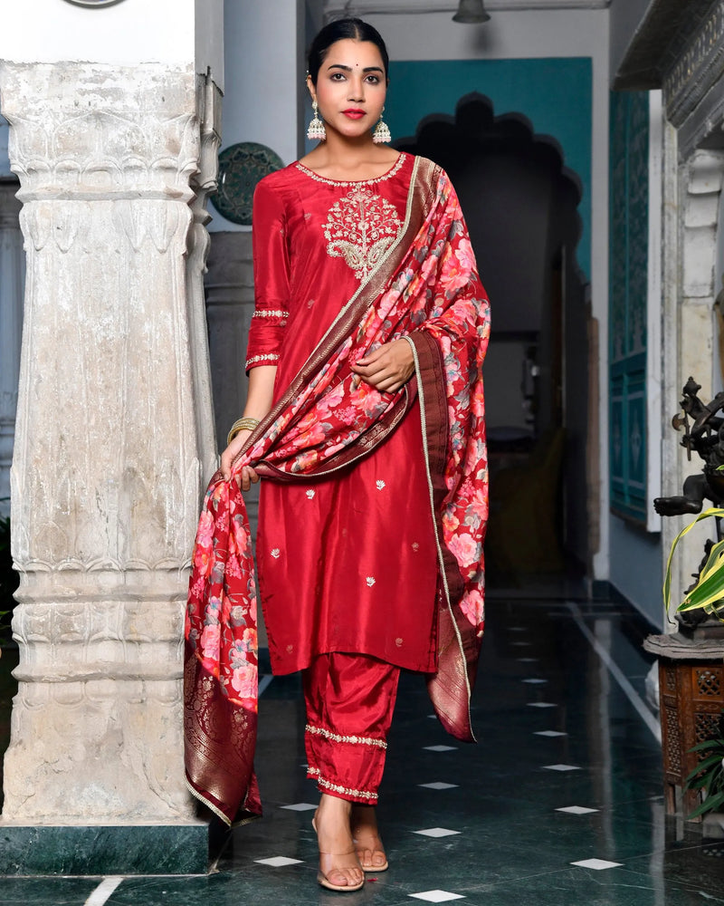 Women Silk Embroidered Pant Set & Digital Printed Dupatta (Set of 5 Pc)