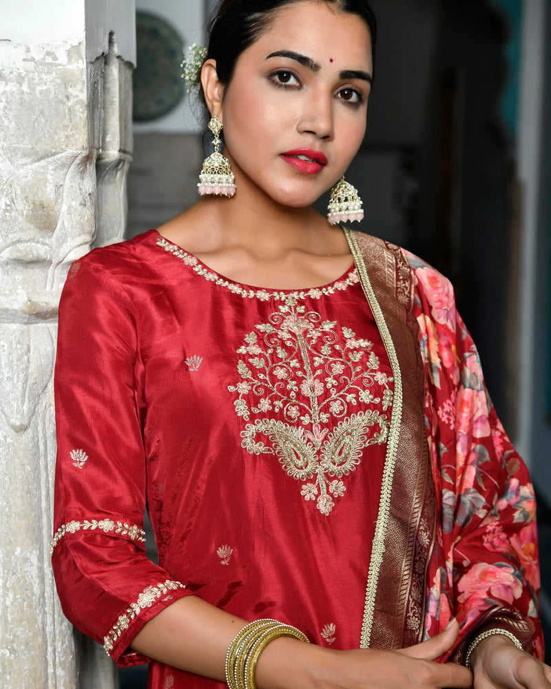 Women Silk Embroidered Pant Set & Digital Printed Dupatta (Set of 5 Pc)