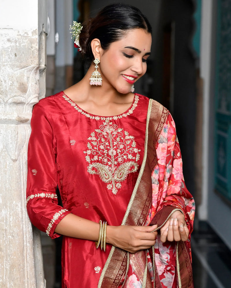Women Silk Embroidered Pant Set & Digital Printed Dupatta (Set of 5 Pc)