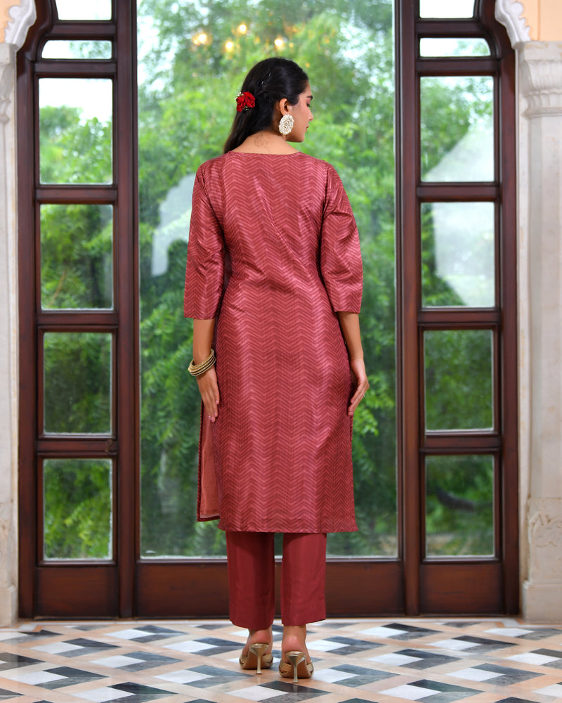 (Vaasva) Women brown silk embroidered  suit set & printed dupatta (Set of 5pc)
