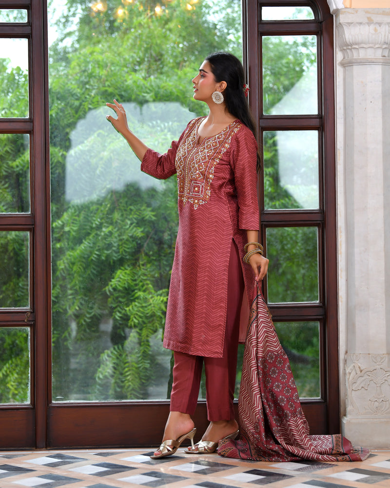 (Vaasva) Women brown silk embroidered  suit set & printed dupatta (Set of 5pc)
