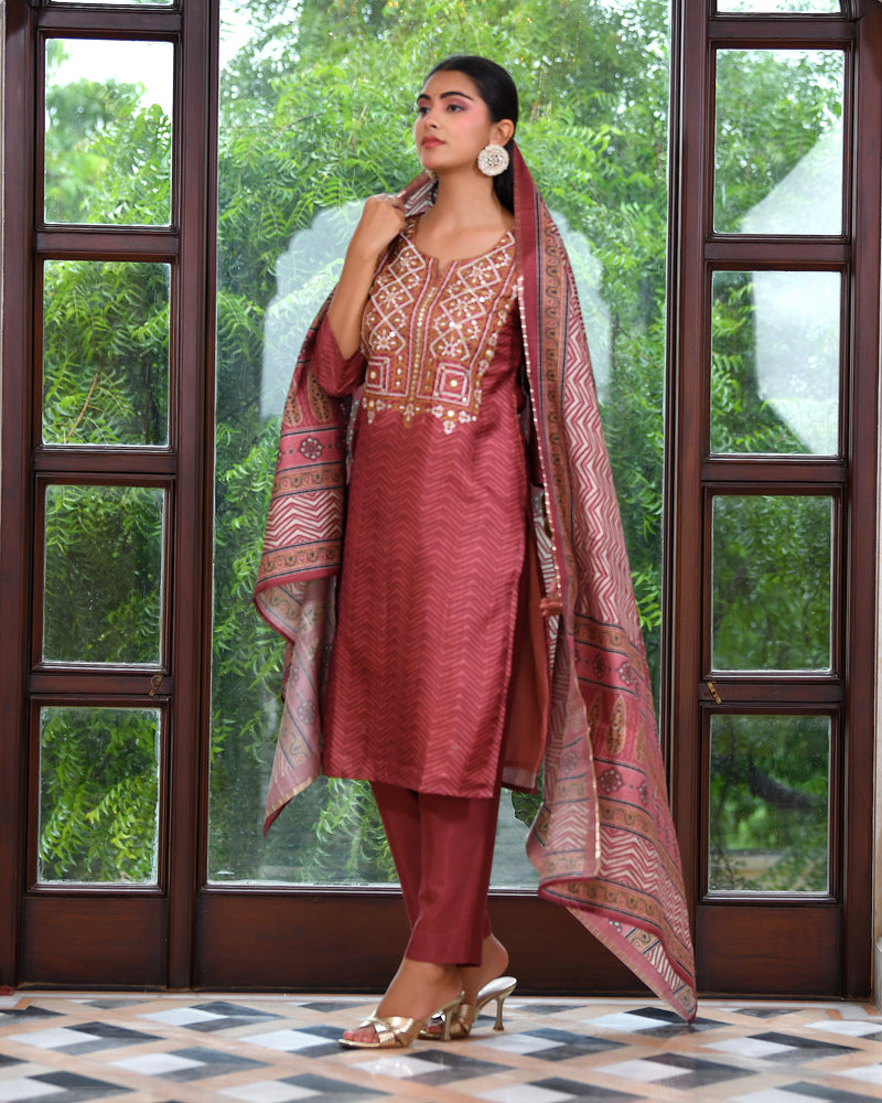 (Vaasva) Women brown silk embroidered  suit set & printed dupatta (Set of 5pc)