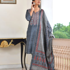 (Vaasva) Women coral  silk embroidered  suit set & printed dupatta (Set of 5pc)