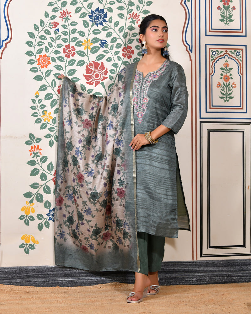 (Vaasva) Women mustard silk embroidered  suit set & printed dupatta (Set of 5pc)