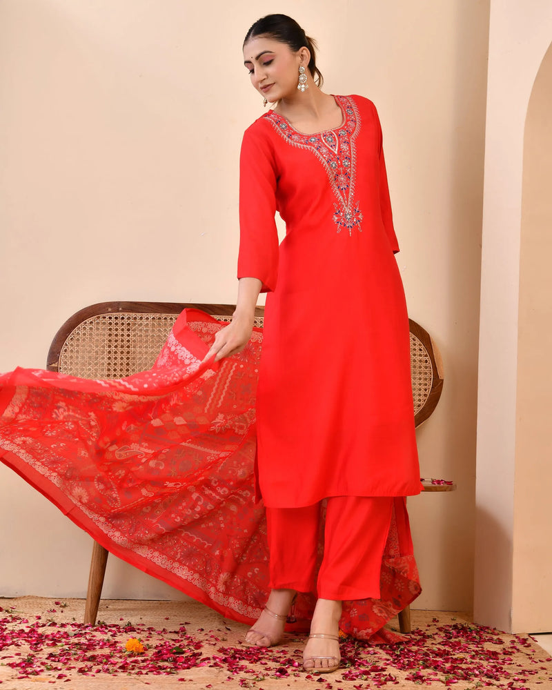 Chanderi Madder Solid Embroidered Kurta Pant And Printed Dupatta Set (Set of 5 Pc)