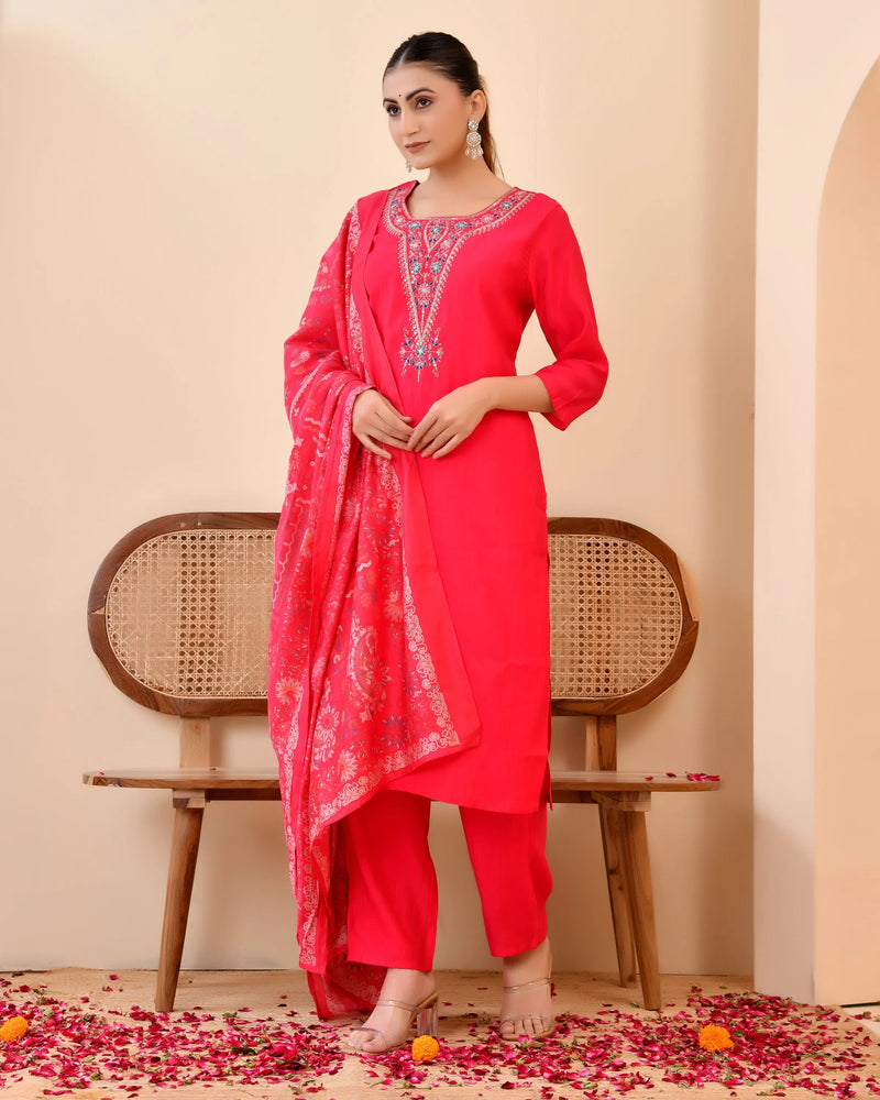 Chanderi Vermillion Solid Embroidered Kurta Pant And Printed Dupatta Set (Set of 5 Pc)