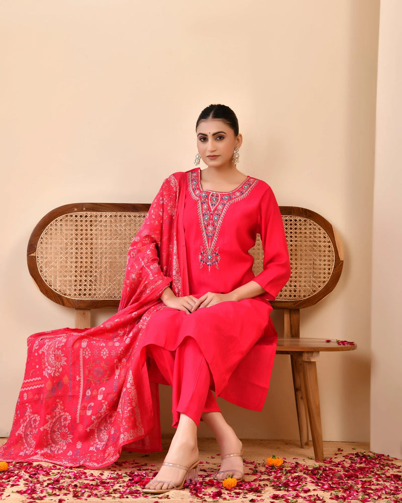 Chanderi Vermillion Solid Embroidered Kurta Pant And Printed Dupatta Set (Set of 5 Pc)