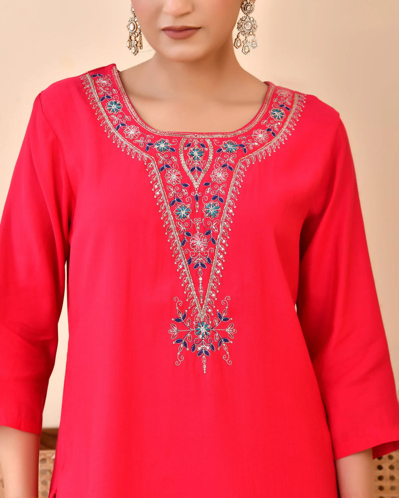 Chanderi Vermillion Solid Embroidered Kurta Pant And Printed Dupatta Set (Set of 5 Pc)