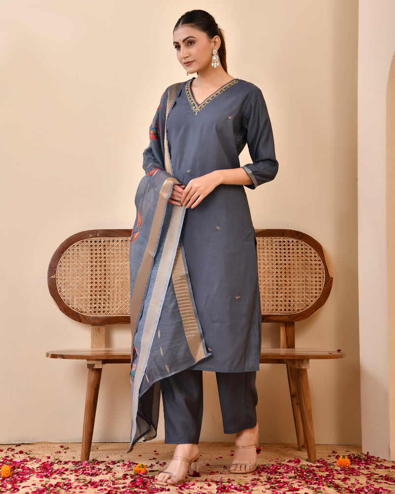 Chanderi Coral Solid Embroidered Kurta Pant Set With Printed Dupatta Set (Set of 5 Pc)