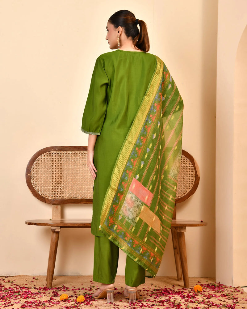 Chanderi Grass Green Solid Embroidered Kurta Pant Set With Printed Dupatta Set (Set of 5 Pc)