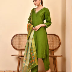 Chanderi Grass Green Solid Embroidered Kurta Pant Set With Printed Dupatta Set (Set of 5 Pc)