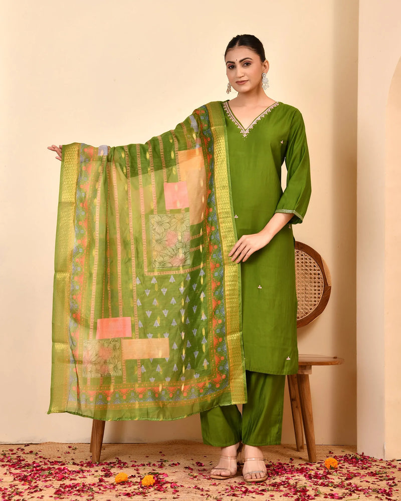 Chanderi Grass Green Solid Embroidered Kurta Pant Set With Printed Dupatta Set (Set of 5 Pc)