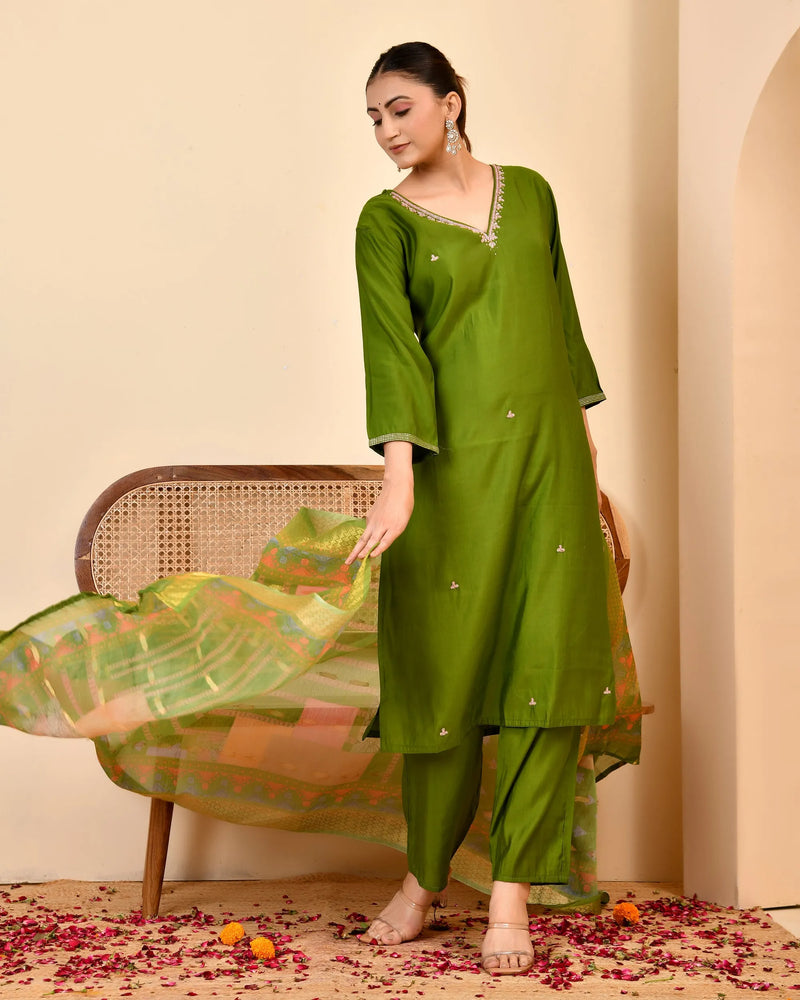Chanderi Grass Green Solid Embroidered Kurta Pant Set With Printed Dupatta Set (Set of 5 Pc)