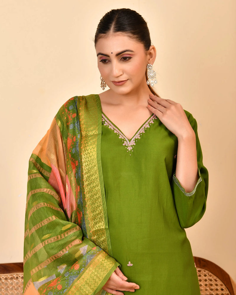 Chanderi Grass Green Solid Embroidered Kurta Pant Set With Printed Dupatta Set (Set of 5 Pc)