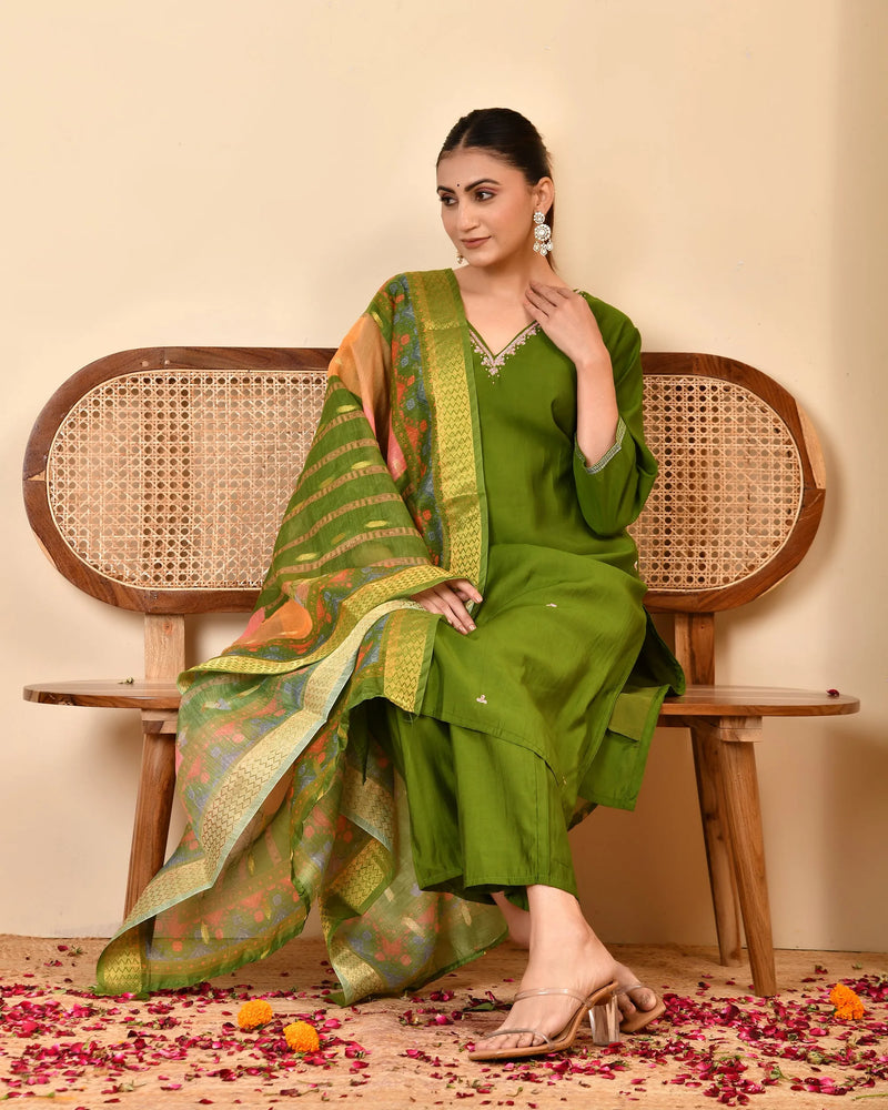 Chanderi Grass Green Solid Embroidered Kurta Pant Set With Printed Dupatta Set (Set of 5 Pc)