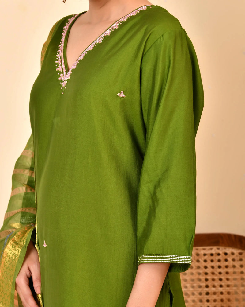 Chanderi Grass Green Solid Embroidered Kurta Pant Set With Printed Dupatta Set (Set of 5 Pc)
